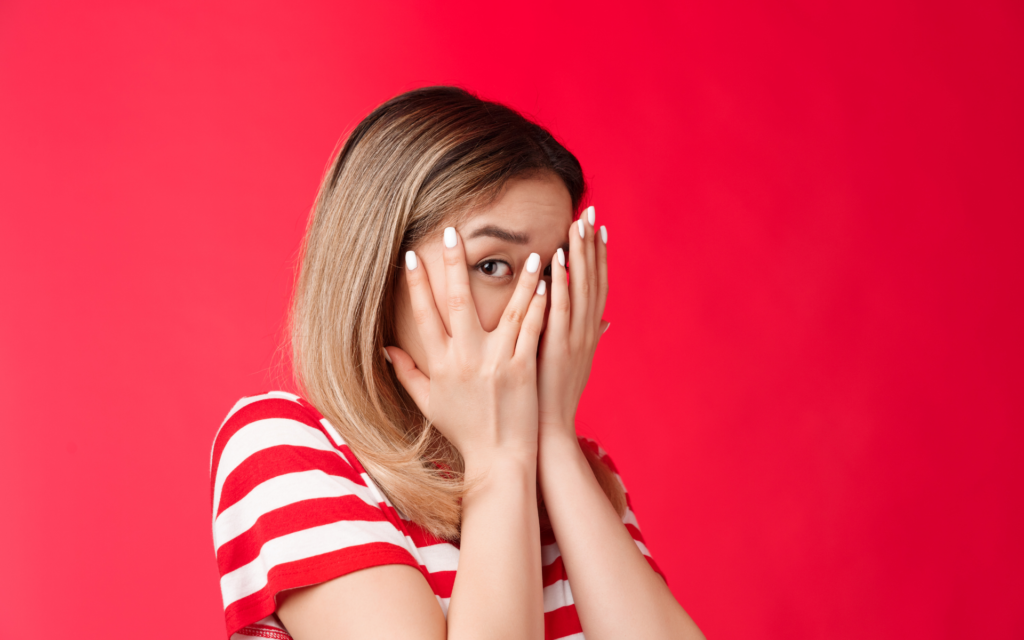 L'image d'une femme qui a la curiosité de voir ce qu'il se passe, parce que comme le dit si bien la leçon n°14 de Sacheen ; la curiosité est notre meilleure alliée