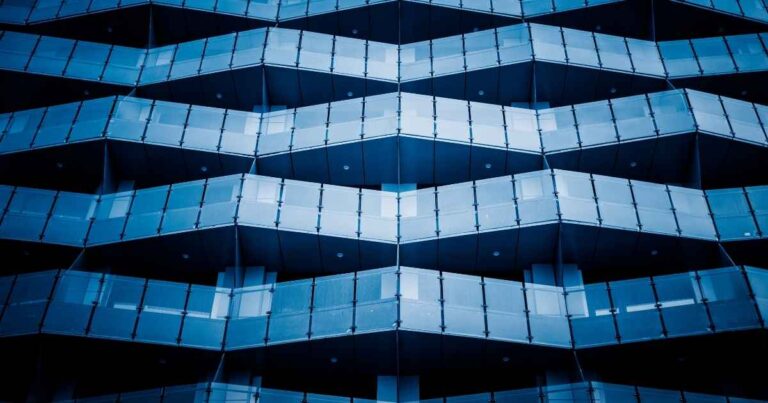 photo d'une façade d'immeuble pour illustrer l'architecture du choix en marketing