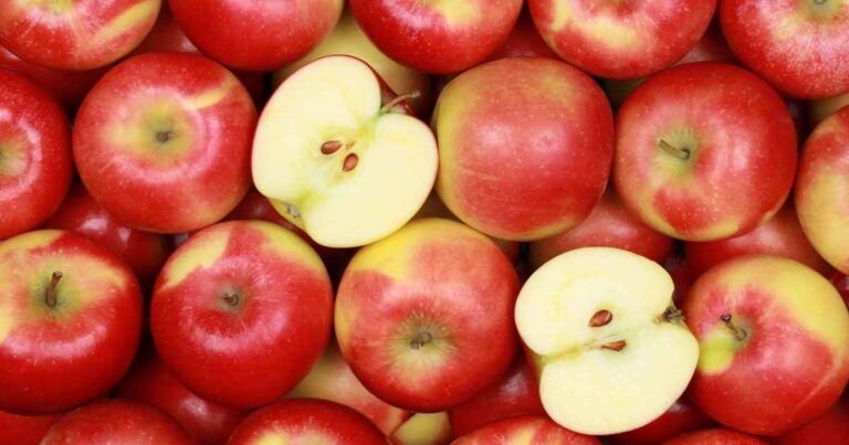 Des pommes pour montrer les petites offres représentant un produit d'appel en marketing